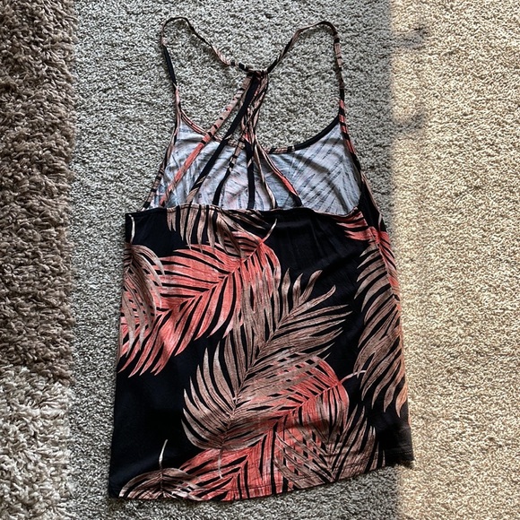 Venus strappy back tank - Picture 2 of 9